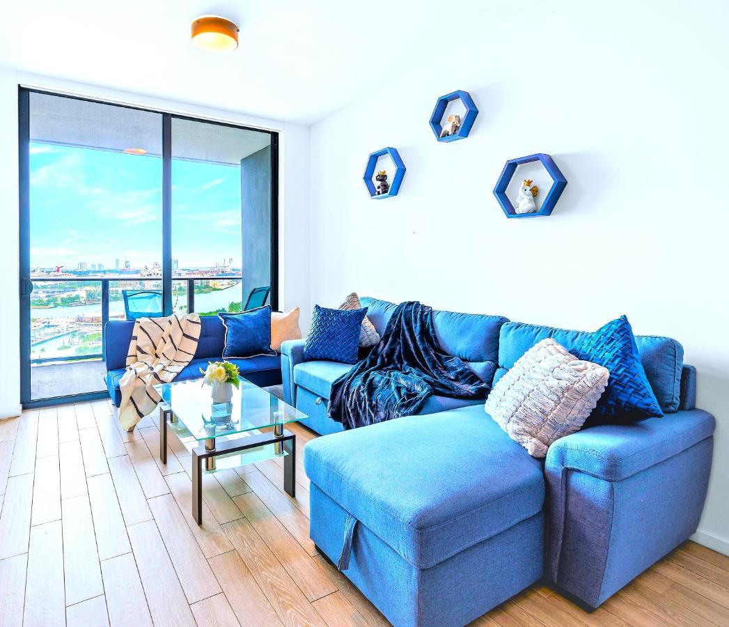 Experience The Perfect Life!! Centrally Located Luxury Condo! Apartamento
